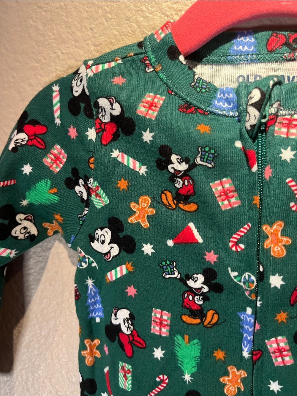 New Old Navy x Disney Baby Footed bodysuit Size 0-3 Months Christmas NWT - Picture 3 of 10